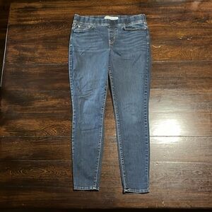 Levi Strauss Totally Shaping pull on skinny jeans